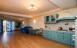 Гостиница Вилла Балгатура Гурзуф 2-уровневые трехкомнатные апартаменты с видовой террасой № 704-5