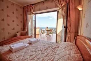 Гостиница Вилла Балгатура Гурзуф 2-уровневые трехкомнатные апартаменты с видовой террасой № 703-2