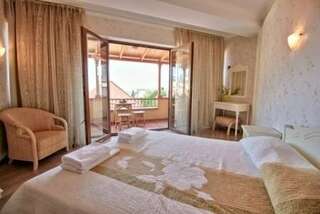 Гостиница Вилла Балгатура Гурзуф 2-уровневые трехкомнатные апартаменты  с видовой террасой № 702-4