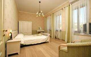 Гостиница Вилла Балгатура Гурзуф 2-уровневые трехкомнатные апартаменты  с видовыми балконами № 403-2